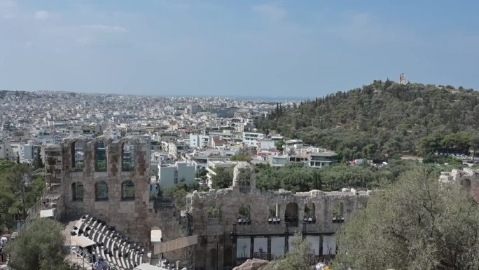 帕台农神庙是一座希腊神庙，坐落在雅典卫城上，献给城市的保护者雅典娜女神。