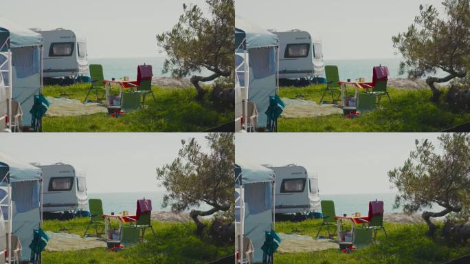 夏天停在海边的露营车