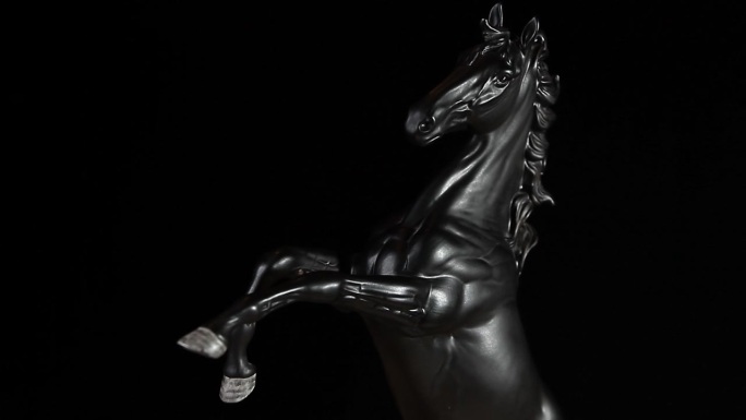模糊的马雕像的镜头