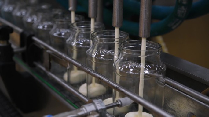 蛋黄酱生产工厂。