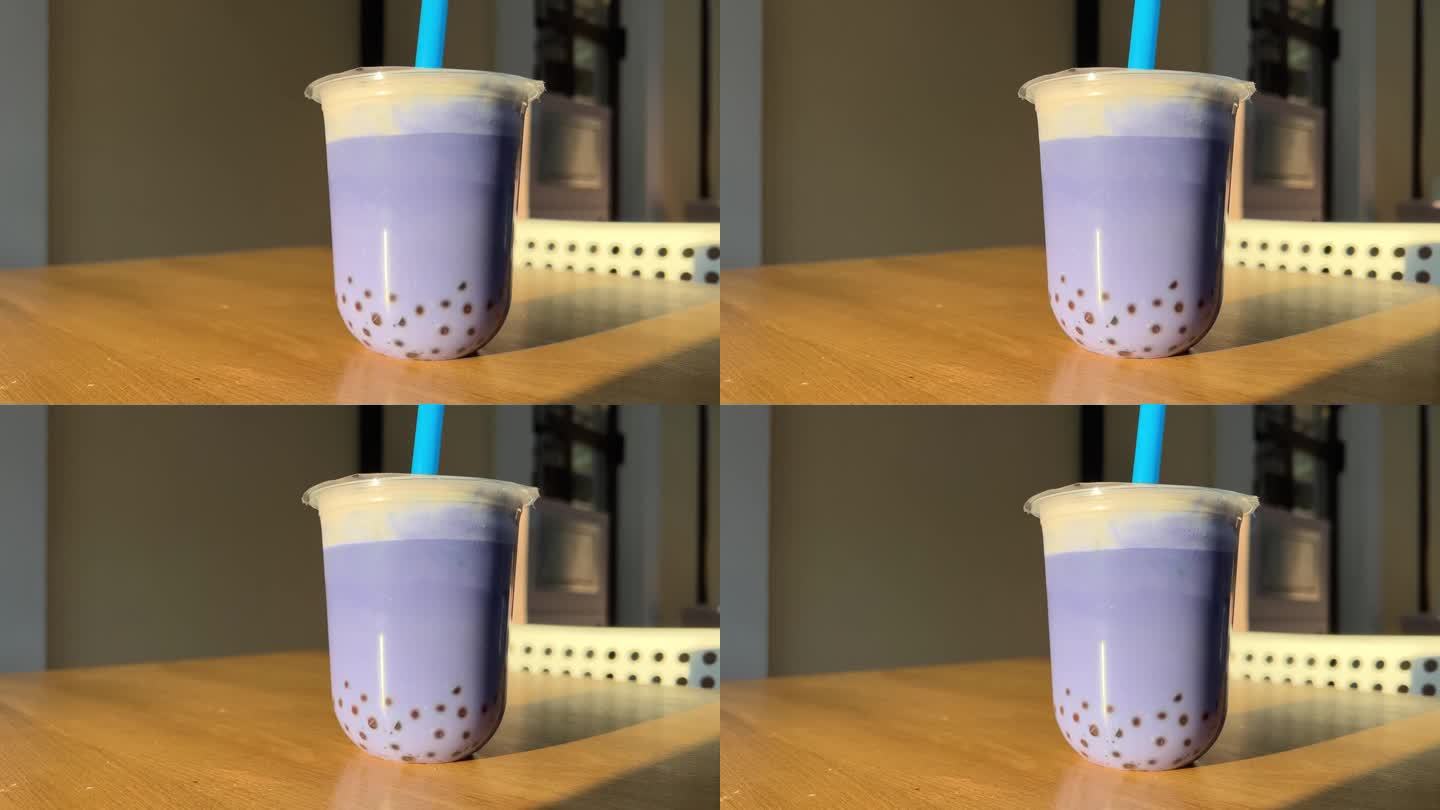 泡沫茶。泡沫茶饮品有塑料玻璃泡沫茶、咖啡、牛奶鸡尾酒、奶昔鸡尾酒、浓缩咖啡、拿铁或果汁鸡尾酒。鸡尾酒