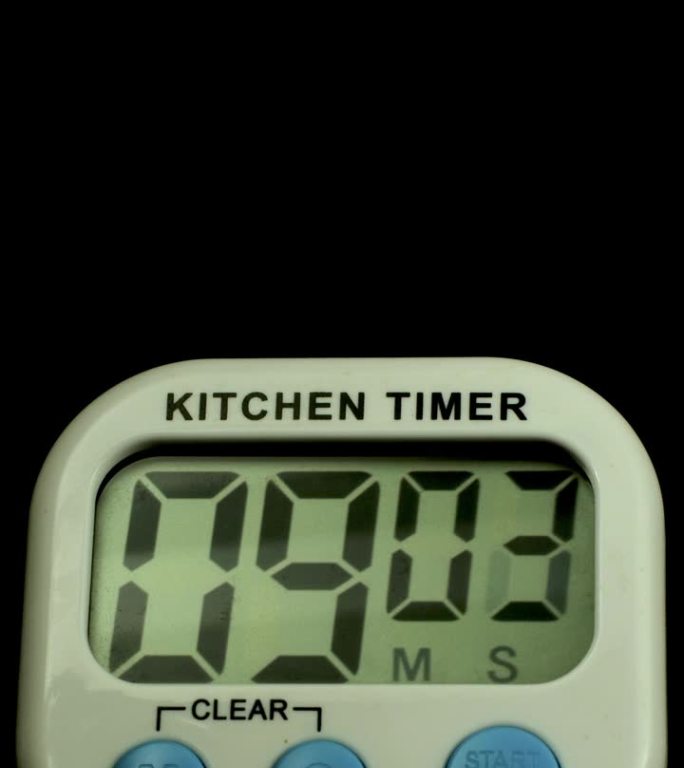 时间流逝的厨房时钟计时器倒数到零。