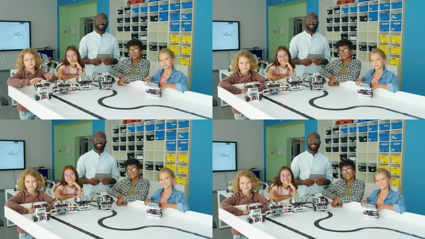 科技老师和学生手持电动机器人模型的画像