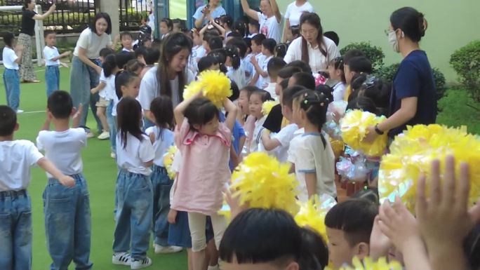 幼儿园 活动 小朋友 玩耍 排队 家长会