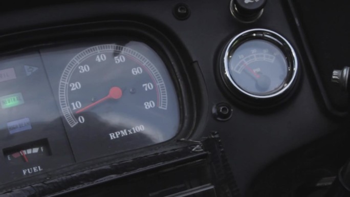 摩托车仪表盘，启动和停止，转速