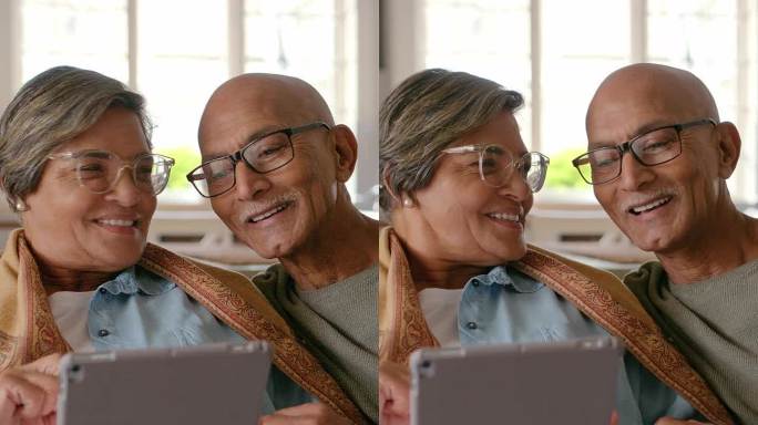 老年夫妇，平板电脑和放松在沙发上与社交媒体应用程序，表情包或视频在互联网上，微笑在家里。男人，女人和