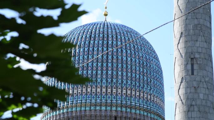 圣彼得堡清真寺通过叶框