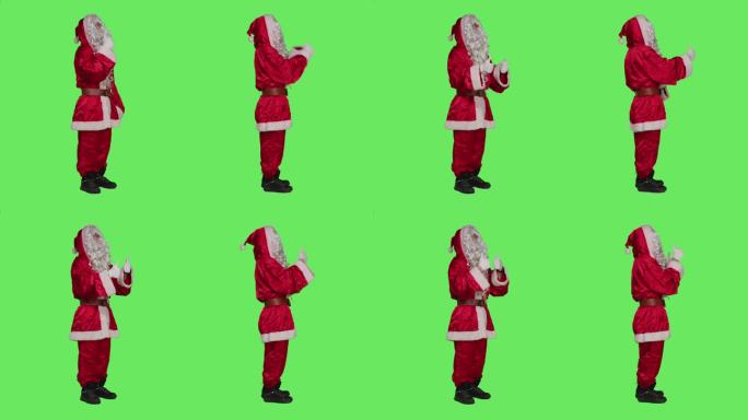 穿戏服的圣诞老人竖起大拇指