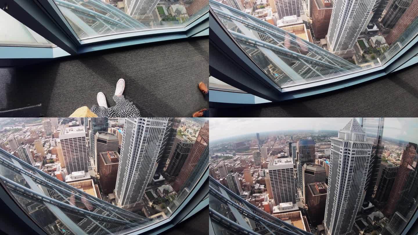 宾夕法尼亚州费城的游客从摩天大楼57层的自由一号观景台拍摄的天际线。费城市中心的摩天大楼全景。