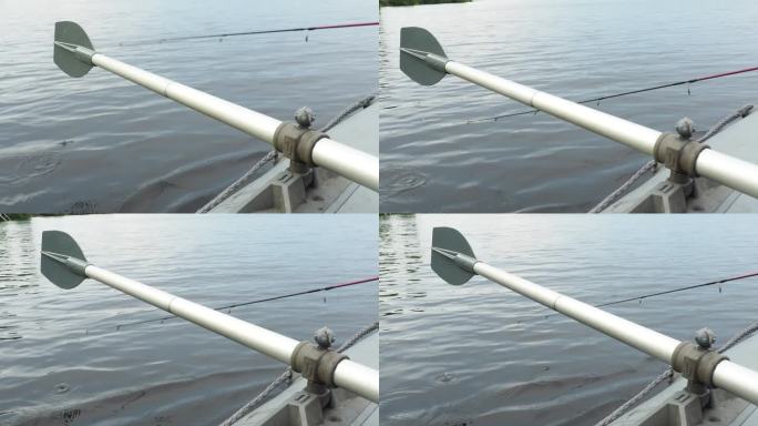 划桨。手钓鱼竿。晚上在卡累利阿洛索辛诺耶湖钓鱼。派克的栖息地。等待鱼儿上钩。水面上的小涟漪。充气筏。