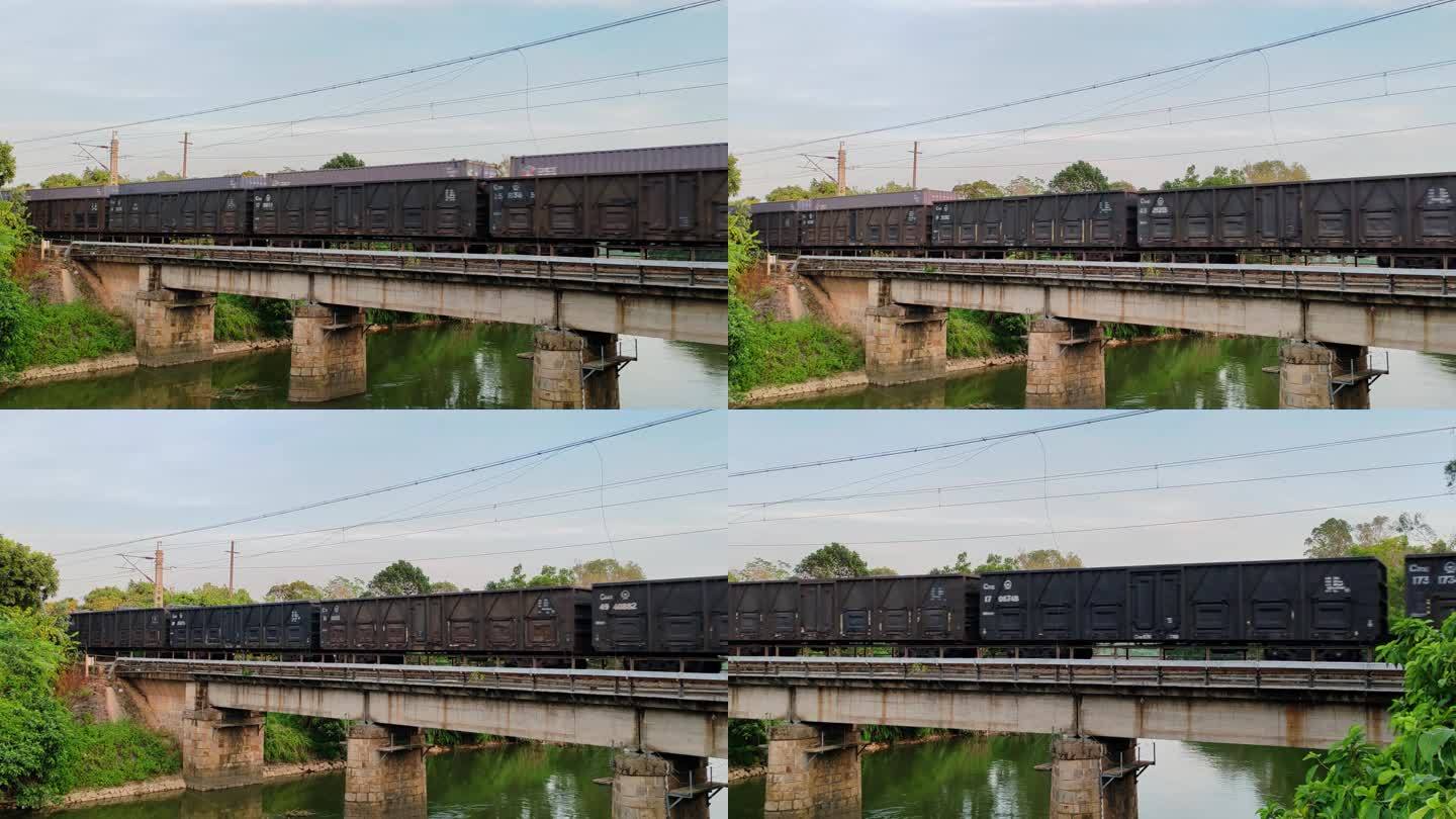 火车驶过铁路桥