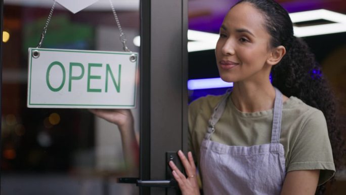 小型企业，女性和女服务员与开放的标志，欢迎或招聘与创业成功，服务或机会。女性，广告或企业家开始新的一