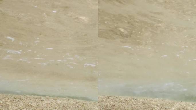 沿海地区沙质底部的海浪，慢动作