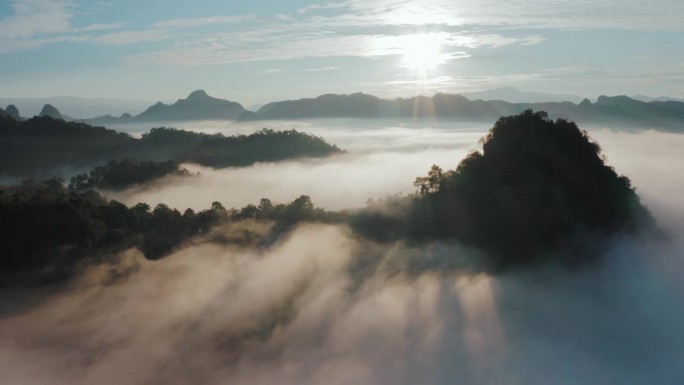 山上的空中云高山峰山脉连绵秋天