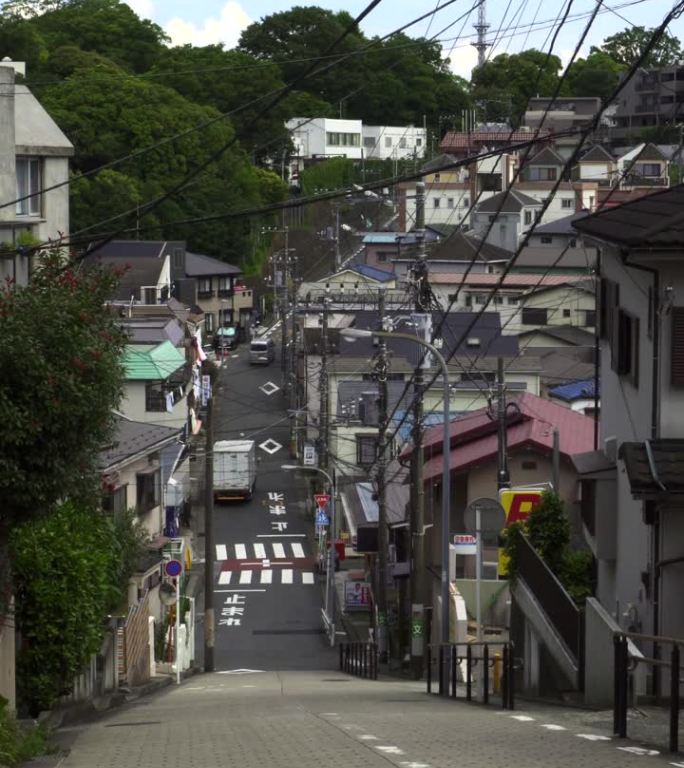 住宅区内的陡坡路(七谷坂)。日本横滨