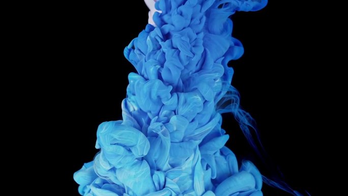 冷冻蓝宝石长生不老药:蓝色和白色的色调在迷人的流体艺术，缓慢运动的液体墨水隔离