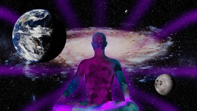 瑜伽士与旋转的星系，地球和月亮，在莲花瑜伽的位置闪耀着紫色的光芒