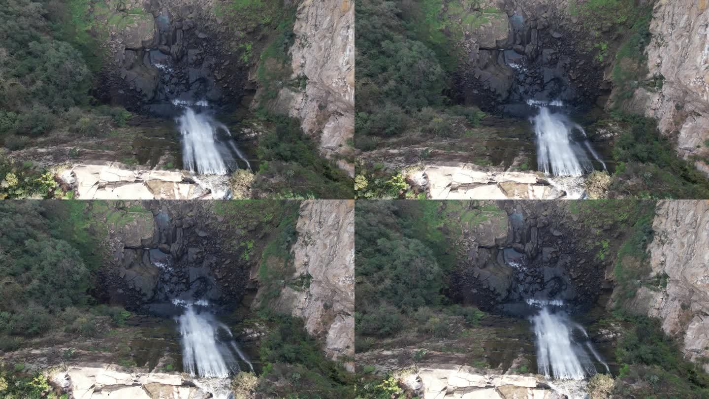 鸟瞰南非夸祖鲁纳塔尔省豪威克的卡克鲁夫瀑布