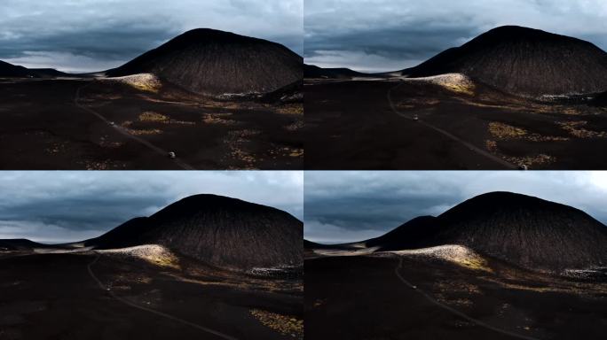 越野吉普车在火山土空中行驶