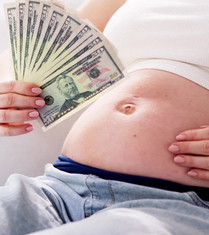 有钱的孕妇。健康的家庭