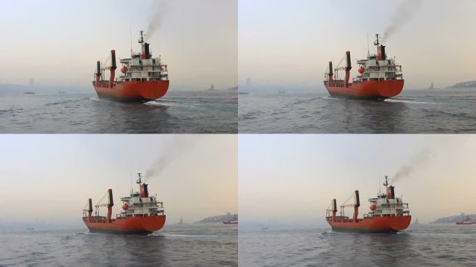 货船在雾中航行。工业船的跟踪镜头。红色集装箱货船的后视图。