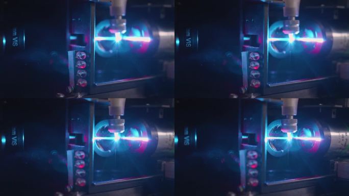 紫色激光切割量子工程机器的特写