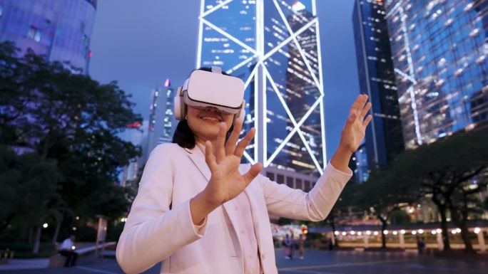 香港智慧城市、加密货币城市和VR眼镜。