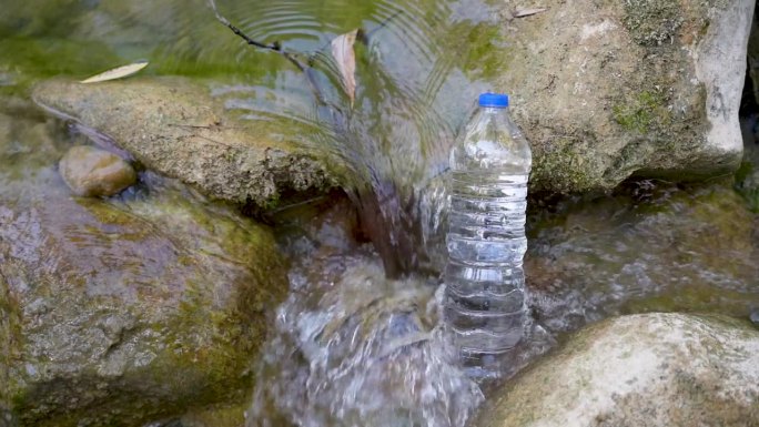 塑料水瓶天然水源