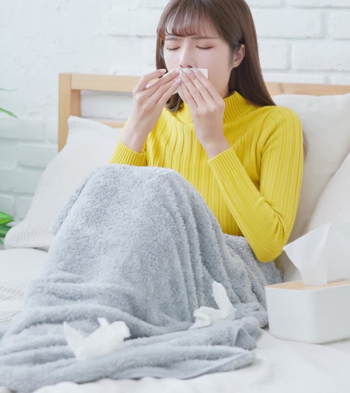 女人生病打喷嚏