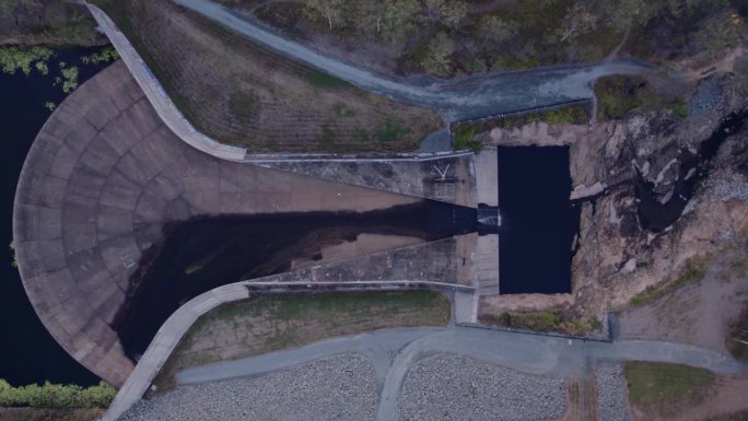 无人机拍摄的俄罗斯叶尼塞河上的萨亚诺舒申斯卡娅水电站