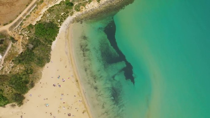 马耳他黄金湾海滩鸟瞰图