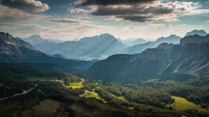 山路在意大利阿尔卑斯山、帕索焦州
