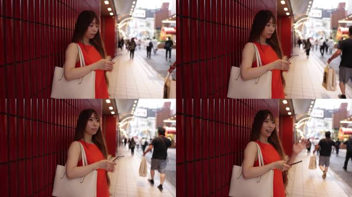 穿橘色衣服的女人靠在红墙上，看着城市里的某个人