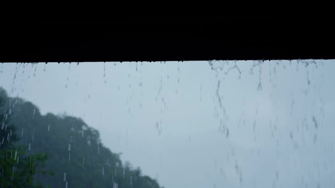 屋顶上的雨滴意境写意情绪水滴