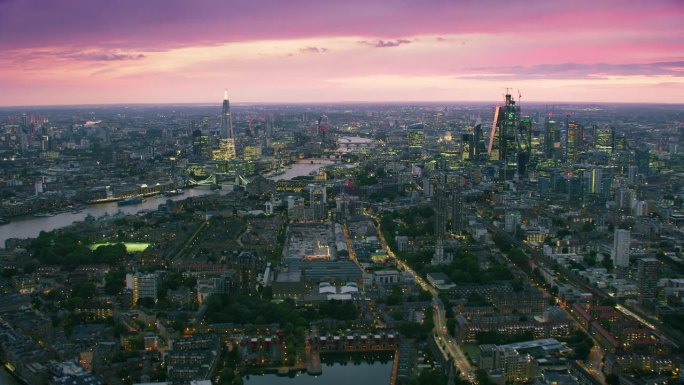 伦敦著名的地标。黎明时分的城市风光。泰晤士河边著名的景点和建筑。英格兰。英国。用红色武器8K拍摄。