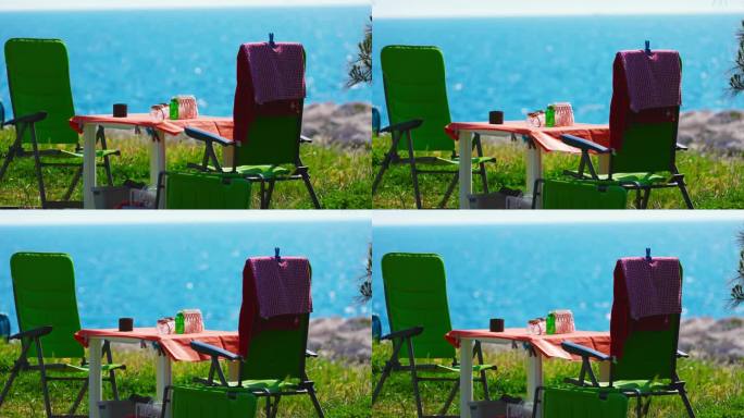 SLO MO椅子和桌子在阳光明媚的日子。双人桌，在营地可以看到大海