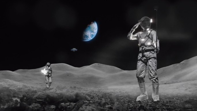 宇航员独自在月球上。与另一位宇航员和遥远的地球在天空中一起自拍