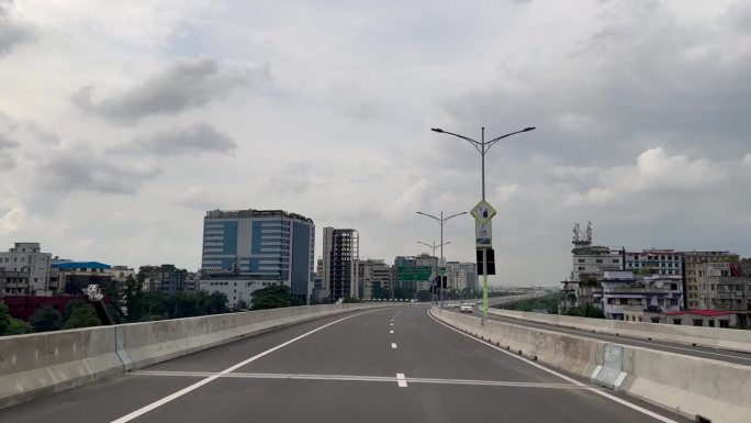 孟加拉国的大型项目。达卡高架公路。孟加拉国运输部门的基础设施发展。
