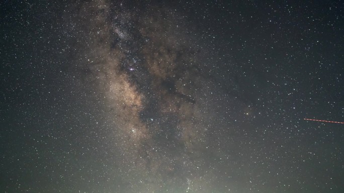 银河系在夜空中移动的时间流逝