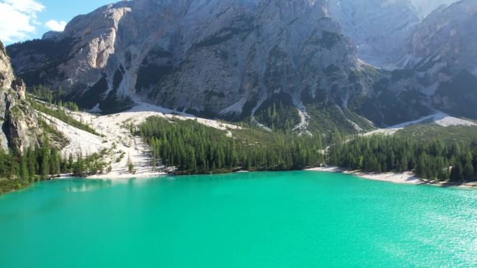 Braies湖(或Lago di Braies)位于意大利阿尔卑斯山脉白云石著名湖泊，欧洲超宽全景，
