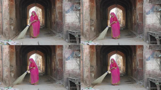 印度妇女在清扫斋浦尔的街道