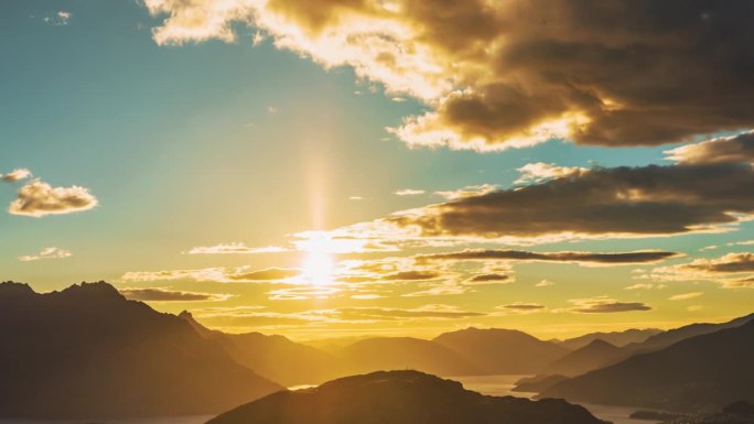 日落时的山景大气震撼太阳落山夕阳西下