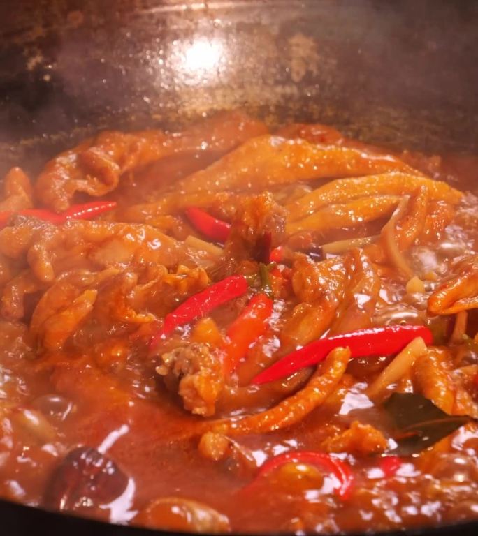 螺蛳鸭脚煲制作 卤鸭脚 柳州特色美食