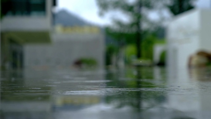 雨滴飞溅