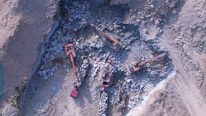 矿山挖掘机开采施工队航拍