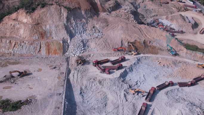 矿山挖掘机开采施工队航拍
