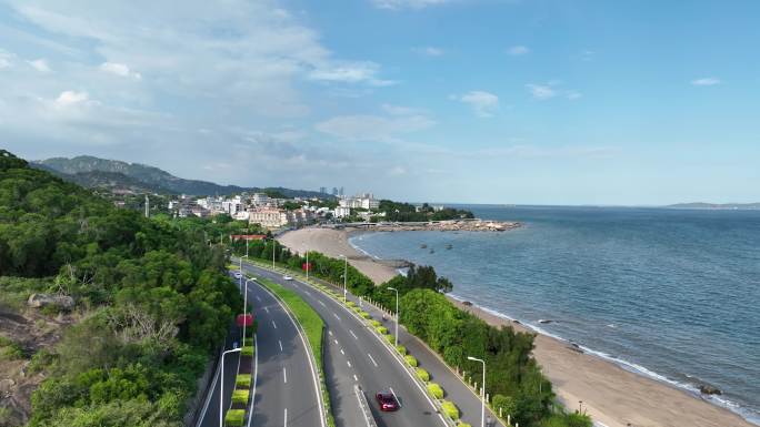 汽车行驶在海边公路航拍厦门海岸线沿途风景