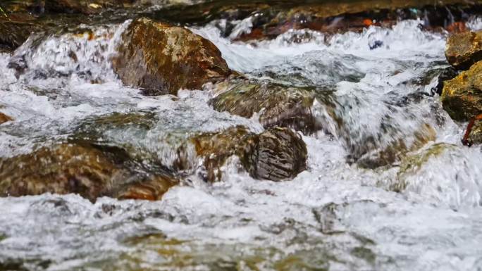 小溪流水山泉水