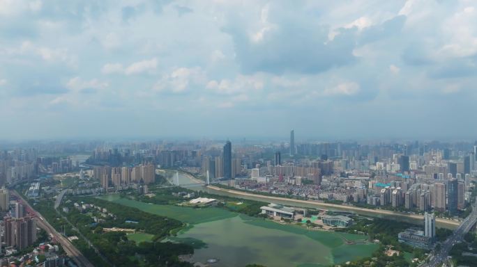 武汉夏日城市地标和天际线风光