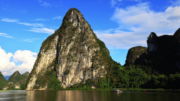 广西桂林山水漓江九马画山黄布倒影8K延时